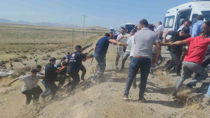 Van’da Trafik Kazası: 1 Ölü, 3 Yaralı