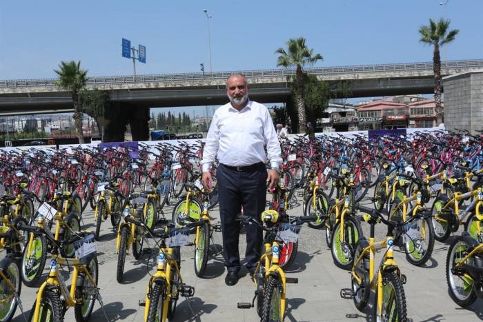 Canik’te Çocuklar Hediyelerine Kavuşuyor