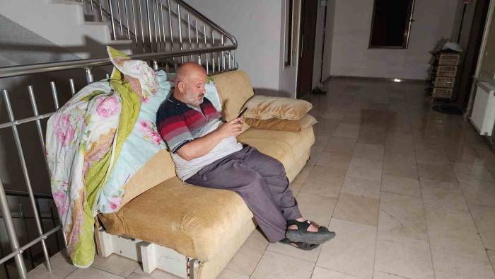 Bu Kez Kiracı Değil Ev Sahibi Sokakta Kaldı