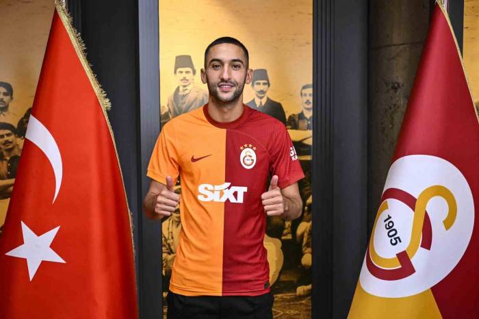 Hakim Ziyech, Sarı-kırmızılı Taraftarların Karşısına Çıktı