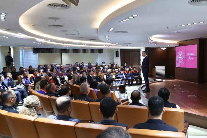 Bakan Yerlikaya Afad Yöneticileri İle Bir Araya Geldi