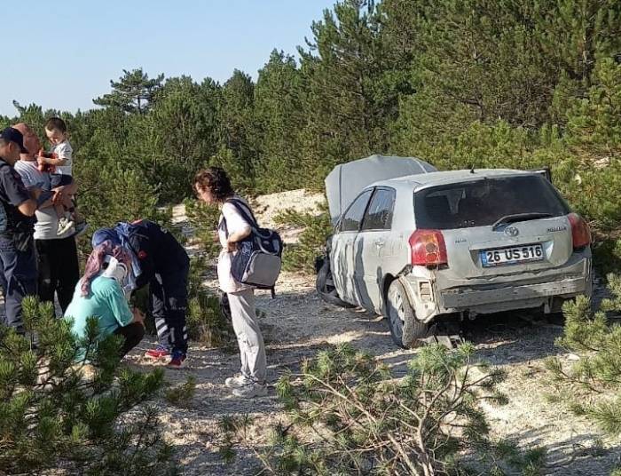 Kütahya İki Otomobil Çarpıştı: 6 Yaralı