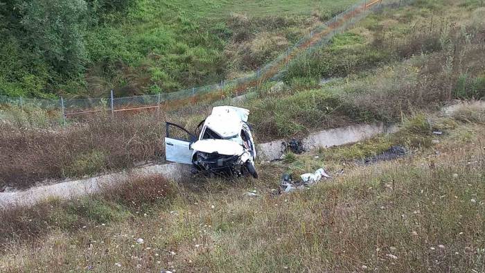 Şarampole Uçan Otomobil Defalarca Takla Attı: 2 Ölü, 2 Yaralı