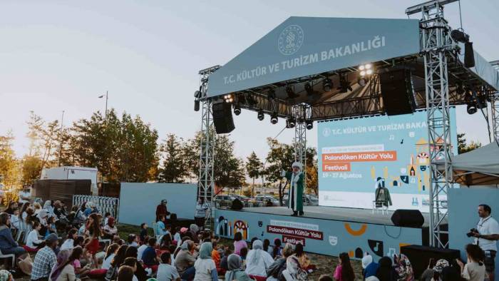 Erzurum’daki Festivalden Renkli Görüntüler