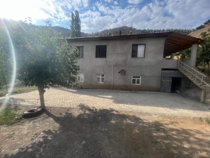 Beytüşşebap’ta Köyler Parke Taşlarıyla Döşeniyor