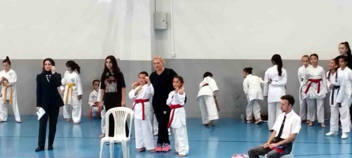 İlk Defa Katıldıkları Karate Müsabakasında 6 Madalya Kazandılar