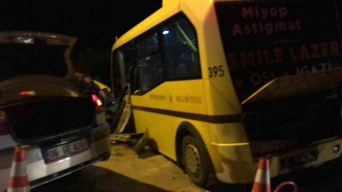 Bursa’da Belediye Otobüsüyle Otomobil Çarpıştı: 2 Ölü