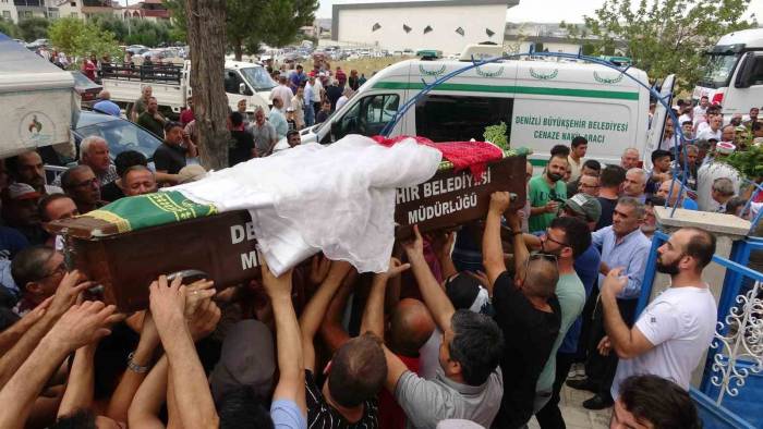 Saldırıyı Önlemek İsterken Öldürülen Merve Son Yolculuğuna Gelinlikle Uğurlandı
