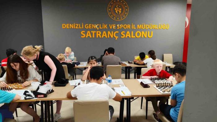 Görme Engelli 451 Satranç Sporcusu Şampiyonluk İçin Hamlelerini Yapıyor