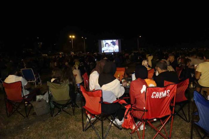 Mavi Boncuk İle Hüzün Ve Eğlenceyi Yaşadılar