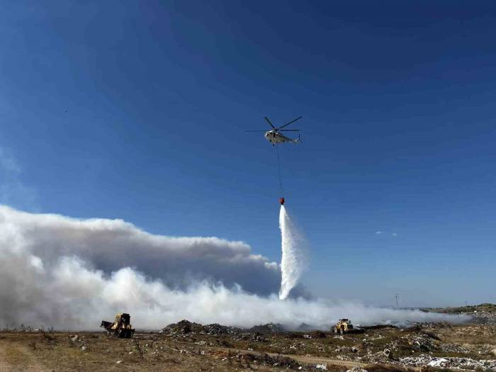 Enez’in Eski Çöplüğünde Çıkan Yangına 3 Uçak Ve 2 Helikopterle Müdahale Edildi