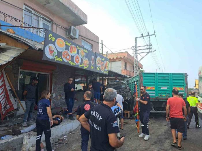 Kamyon Ortalığı Savaş Alanına Çevirdi: 2 Yaralı