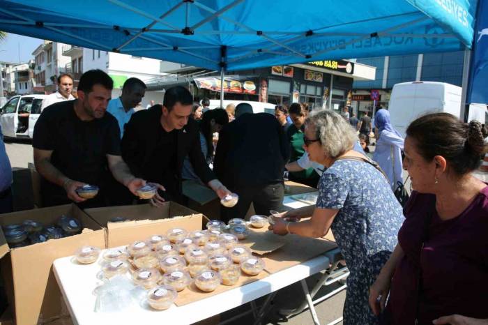 Vatandaşlara 41 Bin Kap Aşure Dağıtıldı