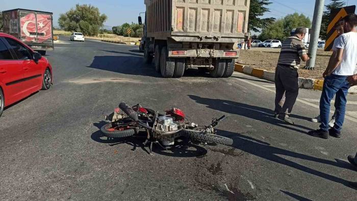Konya’da Kamyon İle Motosiklet Çarpıştı: 2 Yaralı