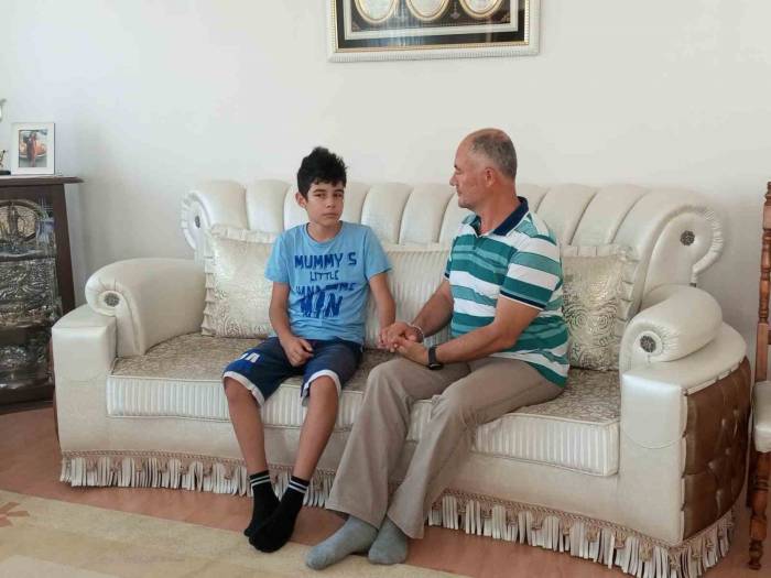 Salıncakta Eğlenen Çocuk Bir Anda Kanlar İçinde Kaldı