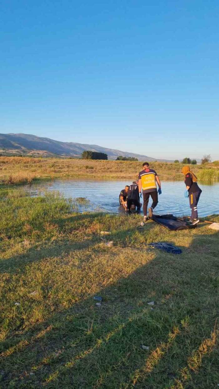 Serinlemek İçin Gittiği Gölette Hayatını Kaybetti