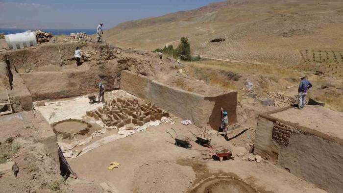 36 Yıldır Süren Kazılar Urartu Tarihine Işık Tutuyor