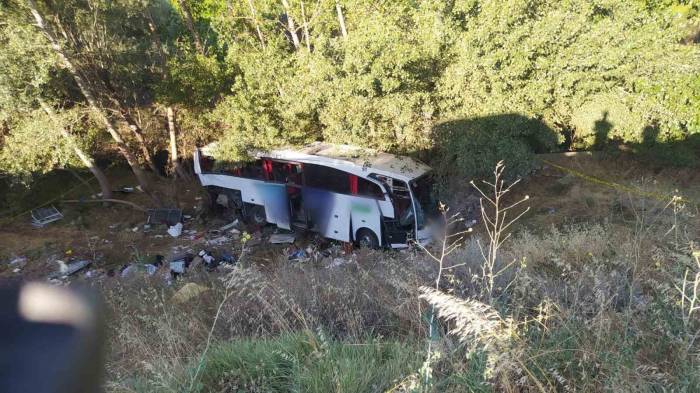 Otobüs Kazasında Ölen 12 Kişinin Kimlikleri Belli Oldu