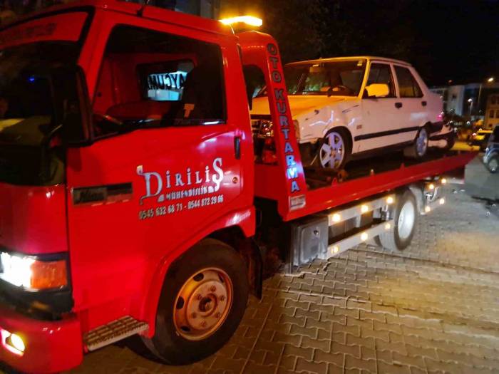 Alkolü Sürücüler Kaza Yaptı: 2 Yaralı