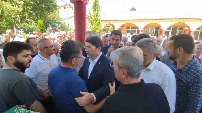 Feci Kazada Ölen Ak Parti İl Başkanı’nın Oğlu Dualarla Son Yolculuğuna Uğurlandı