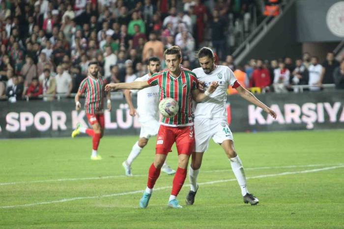 Karşıyaka’nın Golcüsü Ameliyat Oldu