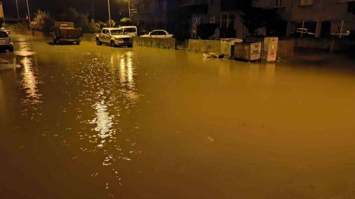 Artvin’in Arhavi İlçesinde Şiddetli Yağmur Su Baskınlarına Neden Oldu