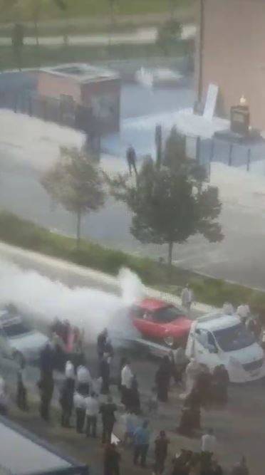 Gelin Alma Merasiminde Çekici Üzerindeki Araçta Lastik Yaktılar