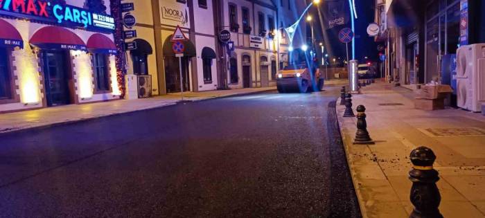 Alemdar Caddesinde Gece Yarısı Asfaltlama