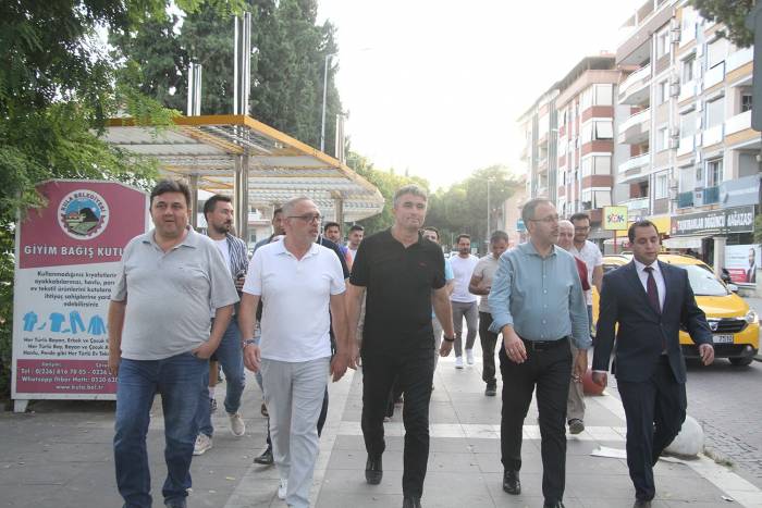 Eski Bakan Kasapoğlu Memleketi Kula’yı Ziyaret Etti