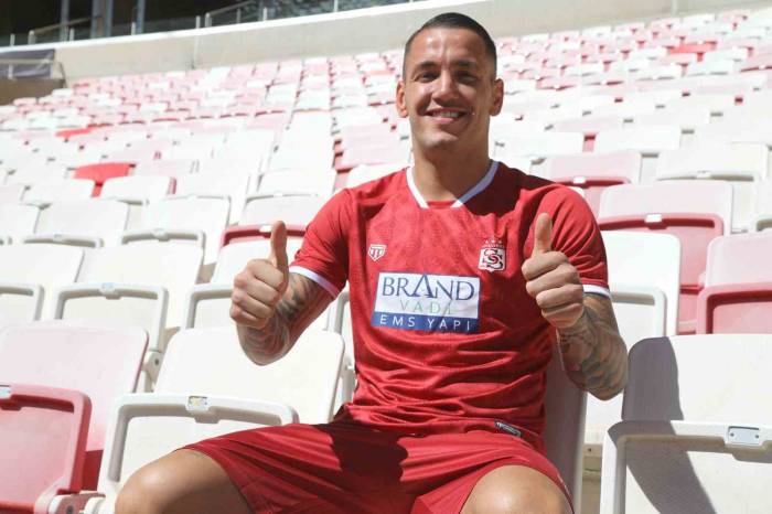 Sivasspor, Rey Manaj’ı Renklerine Bağladı