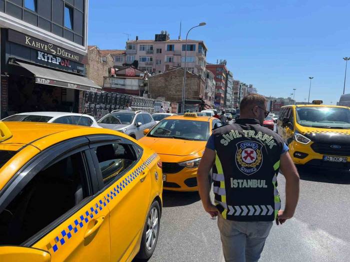 Kadıköy’de Emniyet Kemeri Takmayan Taksi Şoförlerine Ceza Yağdı