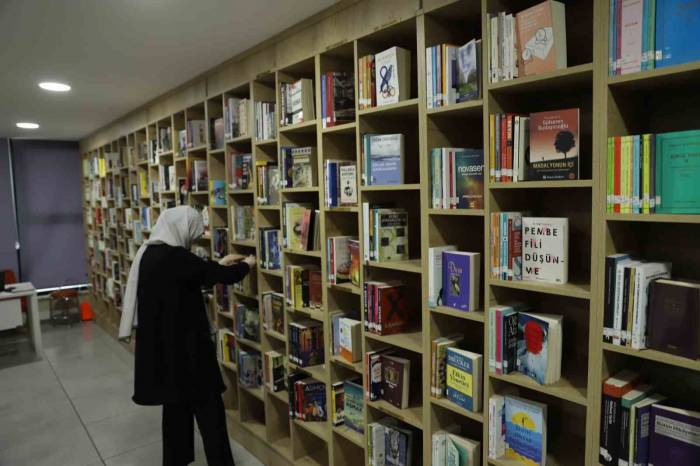 Gençlik Merkezinden Kitapseverleri Sevindiren Haber