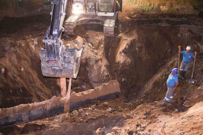 Belediye Ekipleri Gece Mesaisinde