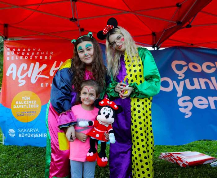 Çocuklar Bu Şenlikte Doyasıya Eğlendi