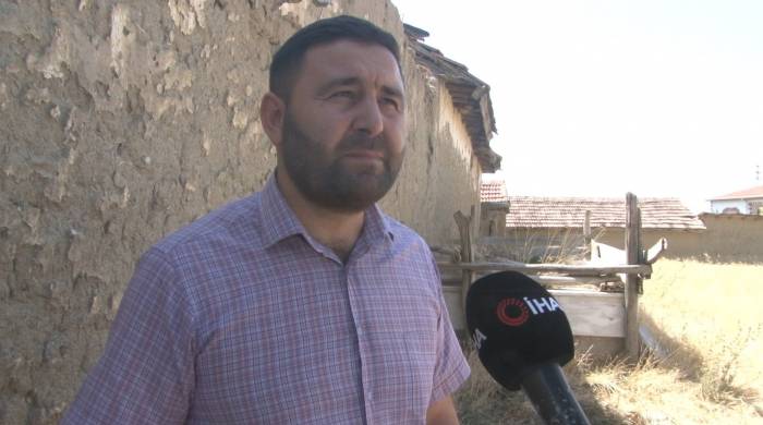 Köy Halkı, Evlerinin Bahçesindeki Asırlık Şehit Mezarlarına Gözü Gibi Bakıyor