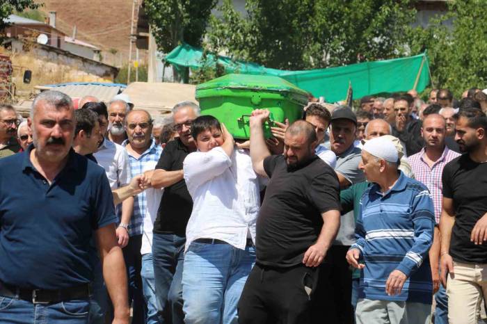 12 Kişinin Öldüğü Kazada Sürücü Son Yolculuğuna Uğurlandı