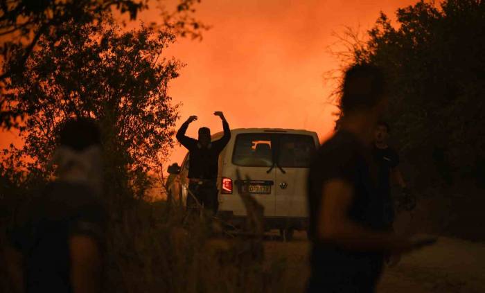 Yunanistan Yangınlarla Mücadele Ediyor: 1 Ölü