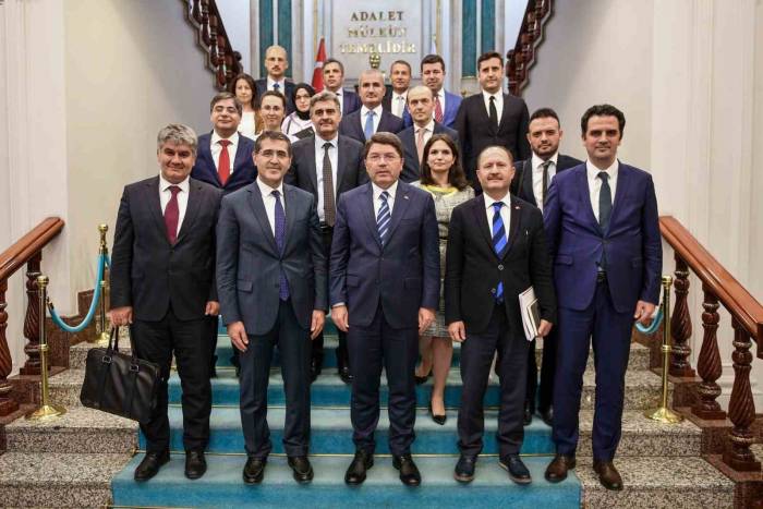 Bakan Tunç, Cumhurbaşkanlığı Strateji Ve Bütçe Başkanı Şenel İle Bir Görüştü