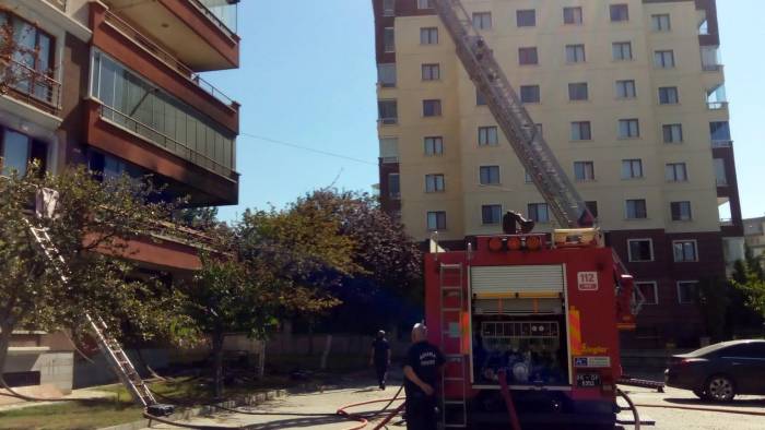 Ankara’da Bir Evde Patlayan Piknik Tüpü Yangına Neden Oldu