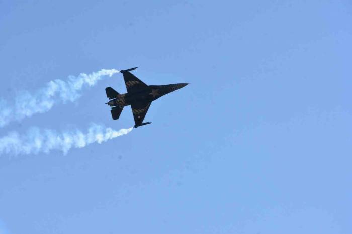 Malazgirt Kutlamalarında Solo Türk Ve Helikopter Gösterileri Nefes Kesti