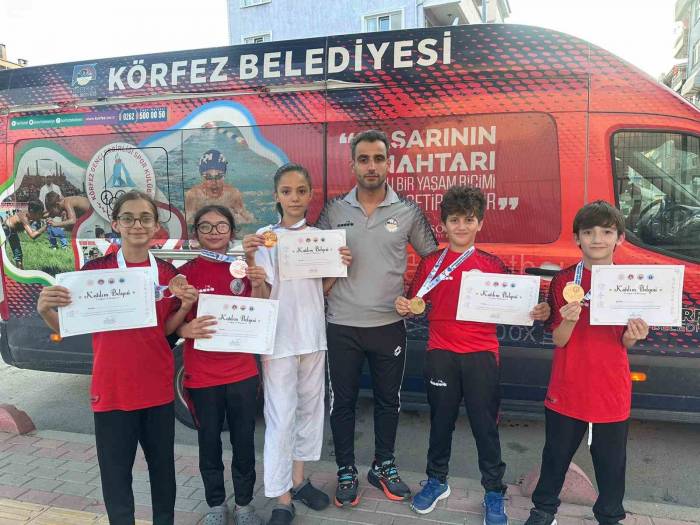 Körfezli Karateciler Madalya İle Döndü
