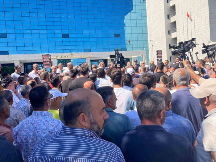 Servis Şoförlerinden Abb Önünde Eylem