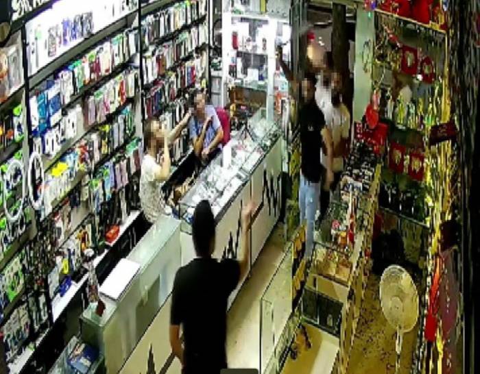 Gaziantep’te ‘Park’ Kavgasında Satır, Sopa Ve Bıçaklarla Dükkanı Bastılar