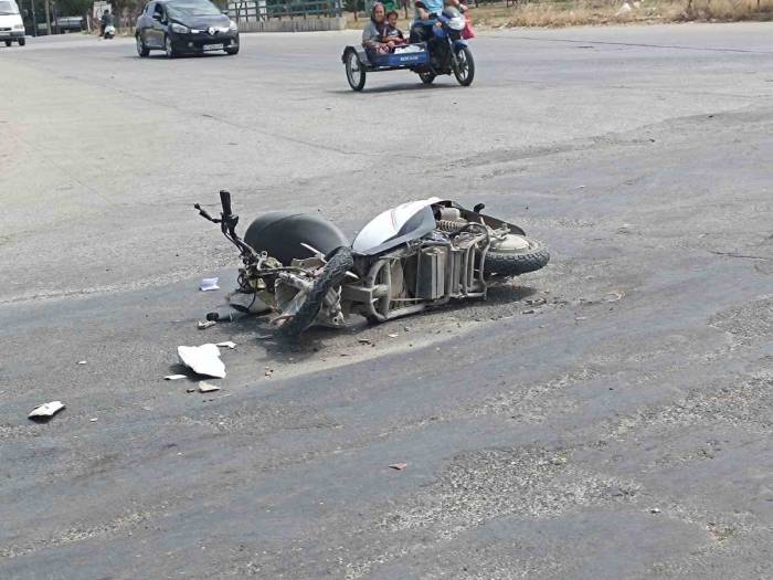 Kamyonla Çarpışan Elektrikli Bisiklet Sürücüsü Yaralandı