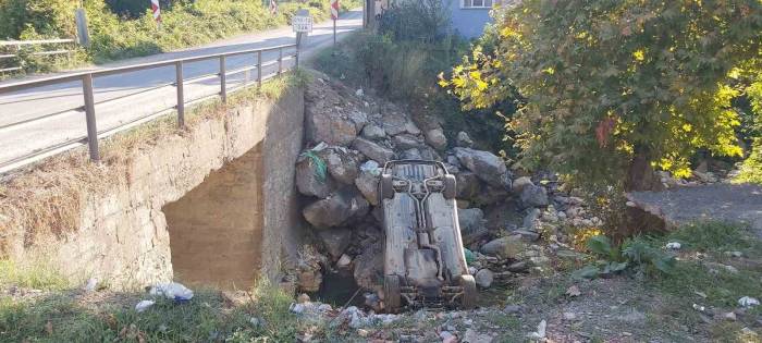 Sinop’ta Otomobil Dereye Uçtu: 1’i Bebek 4 Yaralı