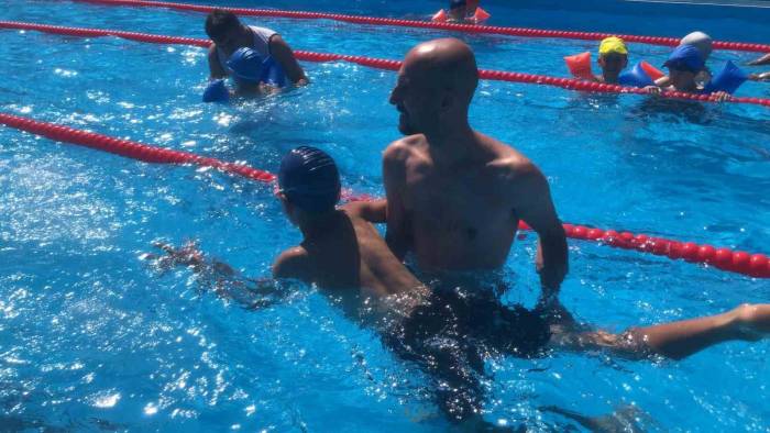 Denizden Kilometrelerce Uzakta Yüzme Öğreniyorlar