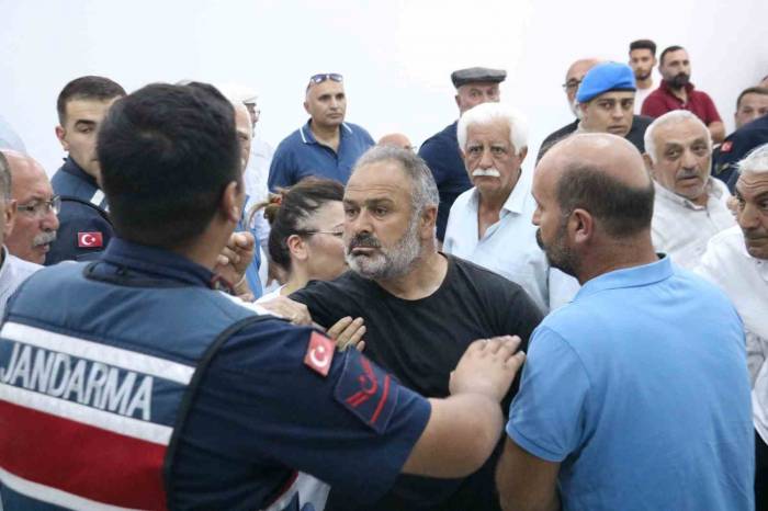 Çed Toplantısı Çevre Sakinlerini Gerdi, Tartışmaya Jandarma Müdahale Etti