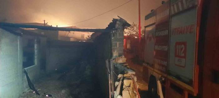 Orman Yangını, Ulupınar Köyü’nde Evlere Sıçradı