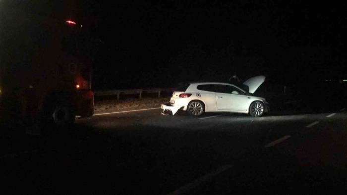 Tekirdağ’da Trafik Kazası: Direksiyon Hakimiyetini Kaybeden Sürücü Yön Tabelasına Çarptı
