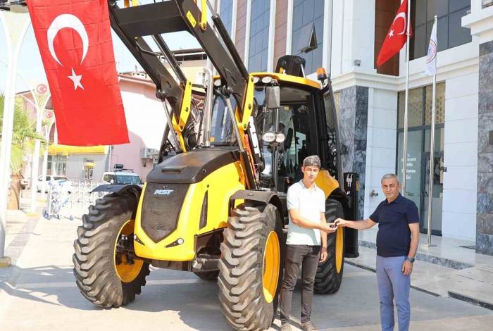 Tbb’den Koçarlı Belediyesi’ne Beko Loder Hibe Edildi